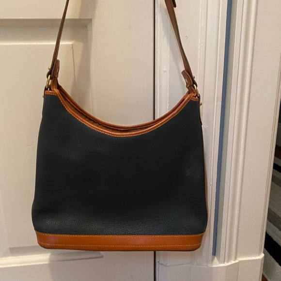 Vintage Dooney and Bourke Pebbled Navy Leather Handbag. - Picture 4 of 7